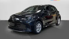 Svart Ny 2024 Mazda 2 Center-Line Halvkombi | 238 700 kr (Bra pris)