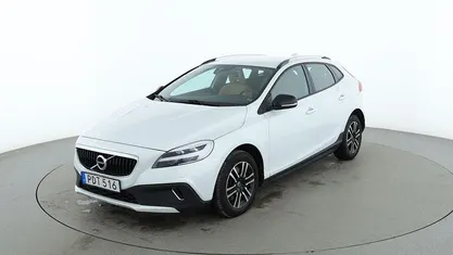 Vit Begagnad 2016 Volvo V40 CC Momentum Kombi | 169 000 kr (Marknadspris)
