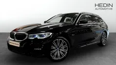Svart (black) Begagnad 2022 BMW 330e M Sport Kombi | 338 700 kr (Bra pris)