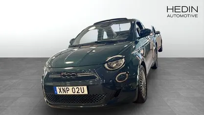 Svart Begagnad 2022 Fiat 500e Icon Halvkombi | 159 900 kr (Bra pris)