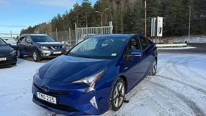 Begagnad Toyota Prius 122 HK (89 kW) 2016 Mörkblå Halvkombi