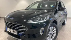 Svart (black) Begagnad 2022 Ford Kuga Titanium SUV | 279 900 kr (Marknadspris)