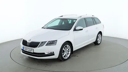 Vit Begagnad 2019 Skoda Octavia Style Kombi | 183 000 kr (Marknadspris)