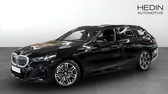 Svart (black) Begagnad 2025 BMW 520 M Sport Kombi | 608 700 kr (Lite dyr)