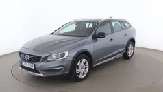 Grå Begagnad 2015 Volvo V60 CC Summum Kombi | 167 000 kr (Marknadspris)