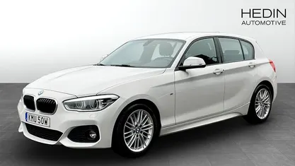 Vit Begagnad 2019 BMW 120 Shadowline Halvkombi | 209 000 kr (Marknadspris)