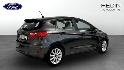 Grå Begagnad 2019 Ford Fiesta Titanium Halvkombi | 119 900 kr (Marknadspris)