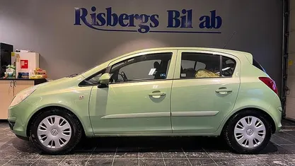 Begagnad Opel Corsa Enjoy 86 HK (63 kW) 2010 Grön Halvkombi