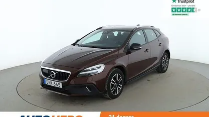Begagnad 2018 Volvo V40 CC Momentum Kombi | 230 000 kr (Marknadspris)