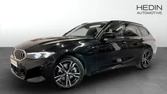 Svart (black) Begagnad 2024 BMW 330e M Sport Kombi | 578 700 kr (Marknadspris)