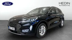 Svart (black) Begagnad 2021 Ford Kuga Titanium SUV | 259 900 kr (Marknadspris)