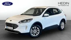 Frozen white Begagnad 2022 Ford Kuga Titanium SUV | 259 900 kr (Marknadspris)