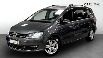 Grå Begagnad 2018 VW Sharan Minibuss | 239 900 kr (Marknadspris)