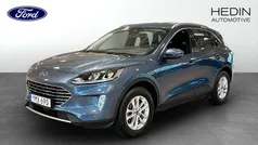 Blå (blue) Begagnad 2023 Ford Kuga Titanium SUV | 269 900 kr (Marknadspris)