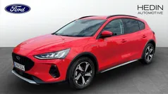 Röd (red) Begagnad 2023 Ford Focus Active Halvkombi | 229 900 kr (Marknadspris)