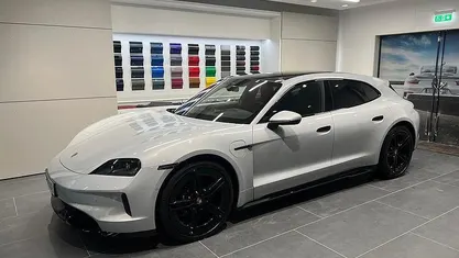 Begagnad 2024 Porsche Taycan Kombi | 1 489 000 kr