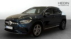 Blå (blue) Begagnad 2022 Mercedes GLA200 AMG line SUV | 354 900 kr (Marknadspris)