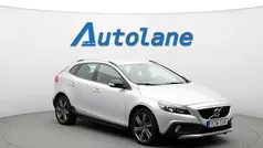 Bright silver metallic Begagnad 2018 Volvo V40 CC Kombi | 169 900 kr (Marknadspris)