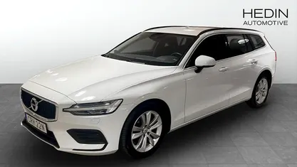 Begagnad Volvo V60 Momentum 197 HK (144 kW) 2022 Vit Kombi