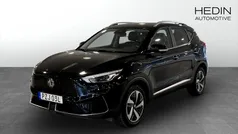 Svart (black) Begagnad 2023 MG ZS Luxury Sedan | 264 900 kr (Bra pris)