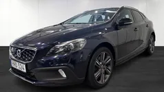Blå metallic Begagnad 2016 Volvo V40 CC Summum Kombi | 184 900 kr (Marknadspris)