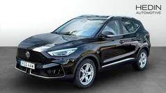 Svart (black) Begagnad 2022 MG ZS Luxury Sedan | 249 900 kr (Superpris)