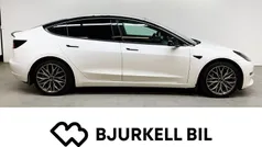Vit Begagnad 2021 Tesla Model 3 Long Range Sedan | 254 000 kr (Marknadspris)