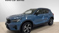 Blå Begagnad 2023 Volvo XC40 Plus SUV | 369 000 kr (Marknadspris)