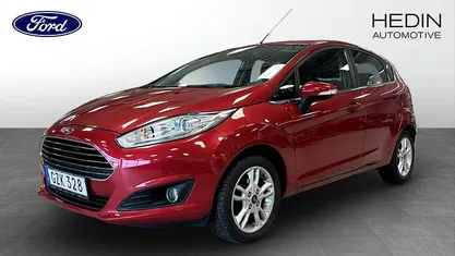 Röd Begagnad 2016 Ford Fiesta Halvkombi | 109 900 kr (Marknadspris)