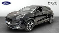 Svart (black) Begagnad 2022 Ford Puma Gen-E ST-Line SUV | 229 900 kr (Marknadspris)