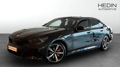 Begagnad BMW 550e M Sport 489 HK (359 kW) 2023 Svart (black) Sedan