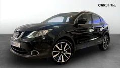 Svart (black) Begagnad 2015 Nissan Qashqai Tekna SUV | 159 900 kr (Marknadspris)