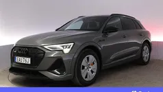 Grå Begagnad 2022 Audi e-tron S-Line SUV | 414 900 kr (Marknadspris)