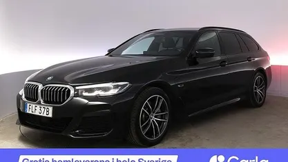 Svart Begagnad 2022 BMW 530e M Sport Kombi | 373 900 kr (Marknadspris)