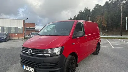 Röd Begagnad 2016 VW T6 Van | 99 900 kr (Bra pris)
