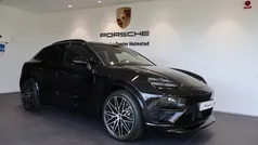 Svart Begagnad 2024 Porsche Macan Turbo SUV | 1 375 000 kr