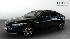 Svart (black) Begagnad 2024 Honda Civic Elegance Halvkombi | 339 800 kr (Marknadspris)