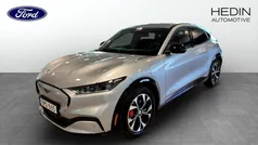 Grå (silver) Begagnad 2021 Ford Mustang Mach-E SUV | 389 900 kr (Marknadspris)