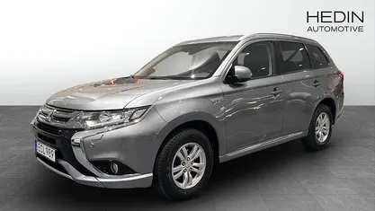 Begagnad Mitsubishi Outlander P-HEV Edition 163 HK (119 kW) 2017 Kombi
