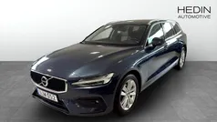Mörkblå (blue) Begagnad 2018 Volvo V60 Momentum Kombi | 234 900 kr (Marknadspris)