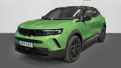 Matcha greenmetallick /svart tak Begagnad 2023 Opel Mokka-e GS Line SUV | 369 900 kr