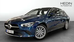 Blå (blue) Begagnad 2022 Mercedes CLA250e Sedan | 319 900 kr (Marknadspris)