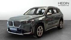 Grön (green) Begagnad 2023 BMW X1 xLine SUV | 479 700 kr (Marknadspris)