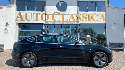 Svart Begagnad 2020 Tesla Model 3 Standard Range Plus Sedan | 249 000 kr (Marknadspris)