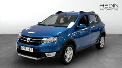 Ljusblå (blue) Begagnad 2015 Dacia Sandero Halvkombi | 64 900 kr (Marknadspris)
