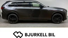 Svart metallic Ny 2025 Mazda CX-80 Homura-Line SUV | 676 400 kr (Marknadspris)