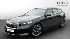 Svart (black) Begagnad 2025 BMW 520 M Sport Kombi | 598 700 kr (Dyr)