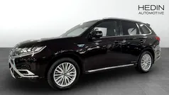 Svart (black) Begagnad 2020 Mitsubishi Outlander P-HEV SUV | 230 000 kr (Marknadspris)