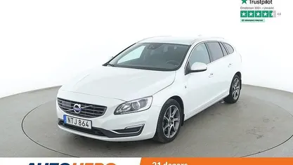 Vit Begagnad 2015 Volvo V60 Momentum Kombi | 153 000 kr (Marknadspris)