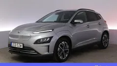 Grå Begagnad 2022 Hyundai Kona Essential SUV | 176 900 kr (Marknadspris)